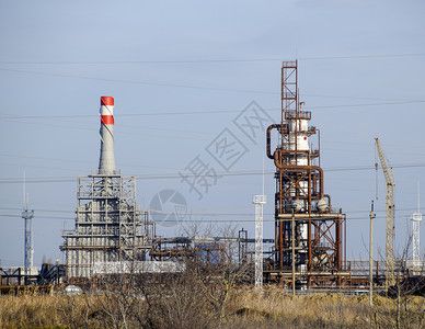 炼油蒸馏柱管道和其他设备炉子炼油厂初级设备燃料的加工炼图片素材